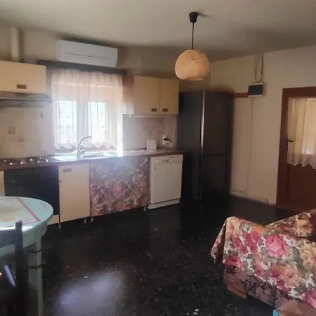 Stone Yard ني كارفالي