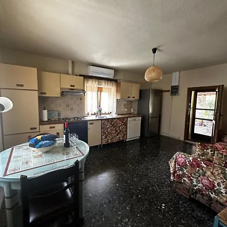 דירה Stone Yard נאה קרוואלי