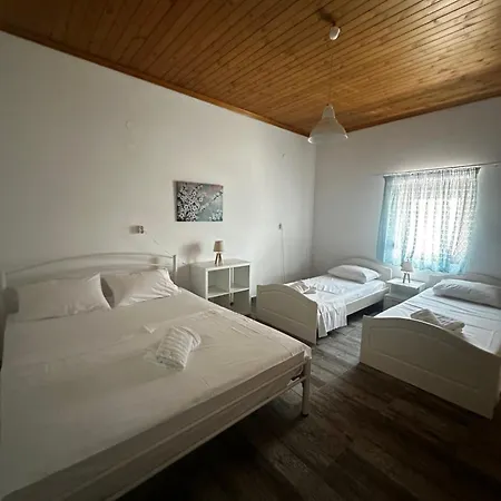 Stone Yard شقة ني كارفالي